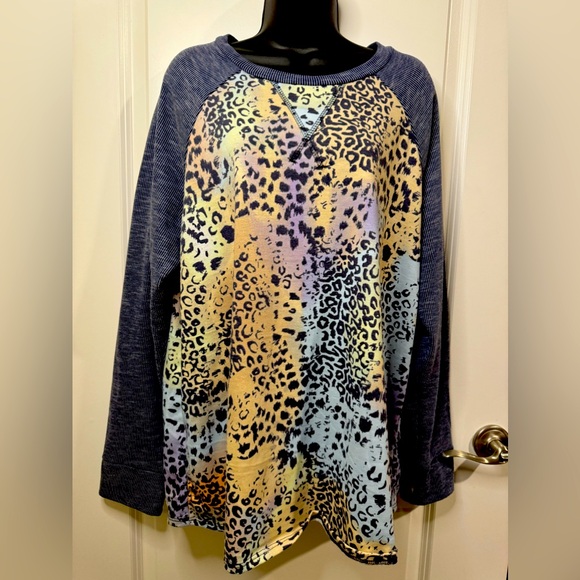 Long Sleeve Leopard Print Top - Picture 7 of 11